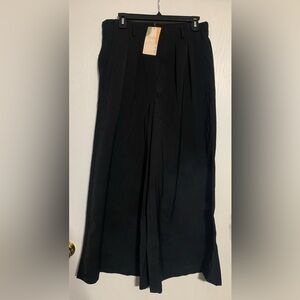 BTFBM Black Wide Leg Cropped Pants NWT